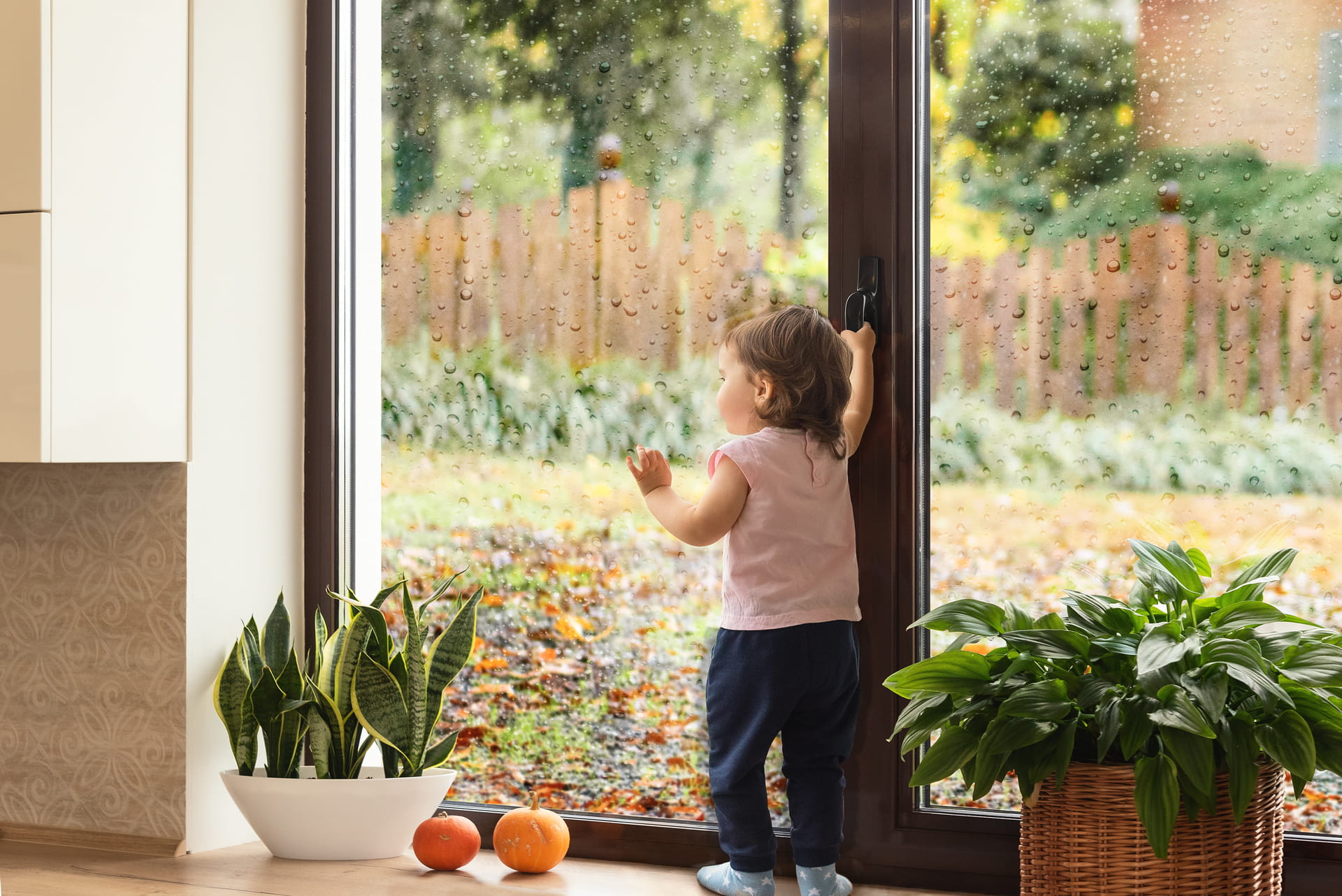 «Плачущие» окна: разбираемся, почему появляется конденсат и как с ним бороться