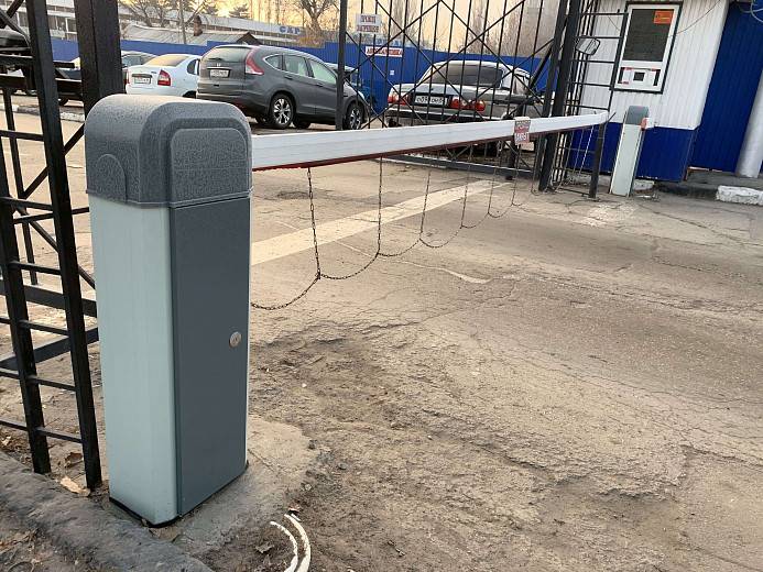 Шлагбаум на стоянку Шлагбаум на стоянку