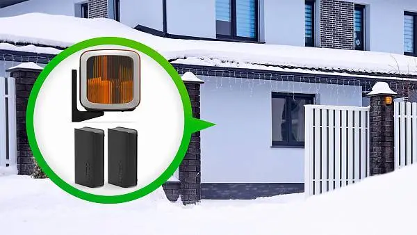 При покупке въездных ворот с автоматикой фотоэлементы и сигнальная лампа в подарок 